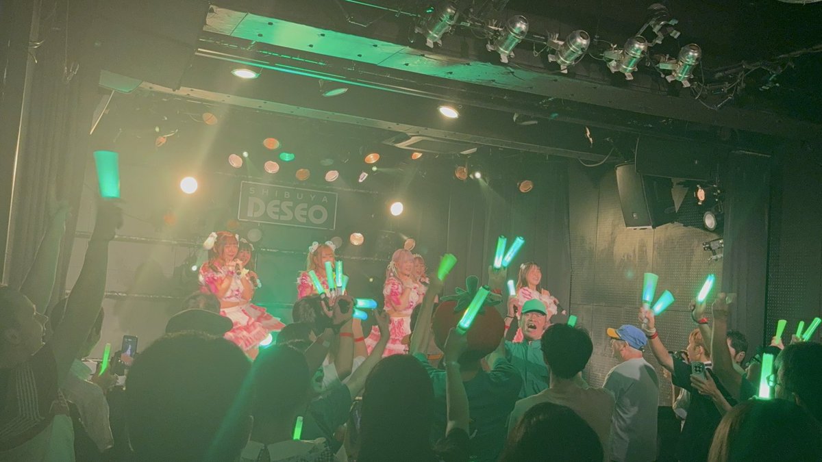 maririn_new's tweet photo. 本日主催対バンLIVE「T-Fes」でした！！
そして、ちま卒業👩‍🎓
良いLIVEだった💚今まで頑張ってくれて、アイキャリに入ってくれてありがとう✨ https://t.co/QWW0sF4llj