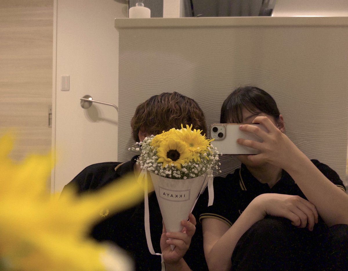 miich_320's tweet photo. 知らない人からの私たちの関係に水を刺すような言葉貰ったけど
彼女が幸せかどうかは彼女が決めることで
私が彼女と一緒に居たいと思ってる以上は
静かに見守ってて下さい〜🙂‍↕️ https://t.co/HqJ7dC476y
