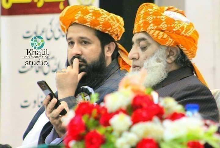 itsSamiJUI's tweet photo. پروپیگنڈا وقتی اثر ڈال سکتا ہے، لیکن تاریخ ہمیشہ سچ کے حق میں فیصلہ دیتی ہے۔ عوام جب حقائق کو دیکھتے ہیں تو ان کا فیصلہ کردار، دیانت اور خدمت کے حق میں ہوتا ہے، نہ کہ جھوٹے بیانیوں کے حق میں۔
#عوام_مولانا_کے_سنگ
#حق_کی_آواز_جمعیت
#نکے_دا_پروپیگنڈا
#ذخائر_کے_چور https://t.co/PsEv2Ql8qA