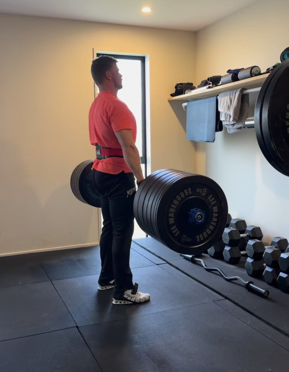 ImTanujSingh's tweet photo. GLENN PHILLIPS DEADLIFTS CLOSE TO 200 KG! 🥶🤯

- This is absolutely insane from Glenn Phillips! https://t.co/AeFLd826G3