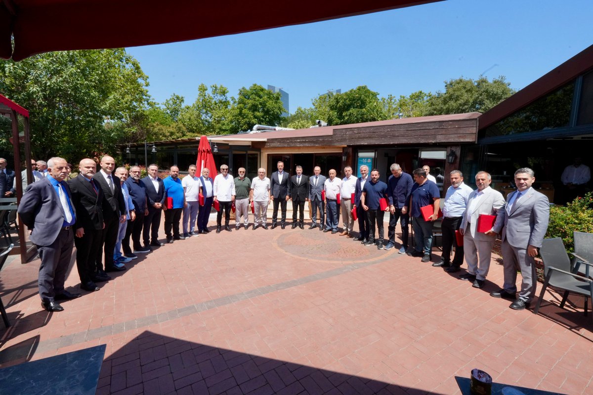 _MHPistanbul_'s tweet photo. İl Başkanımız Sn. @BBvolkanyilmaz, “İstanbul Aklımızda, Söz Muhtarlarımızda” temasıyla gerçekleştirdiğimiz program kapsamında Kağıthane'de muhtarlarımızla bir araya geldi.

2.Bölge Başkanımız Sn. Ahmet Yasak, İl Başkan Yardımcılarımız, İl Yöneticilerimiz, Kağıthane İlçe Başkanımız Sn. Şafak Taştemir, Meclis Üyelerimiz, Kağıthane Muhtarlar Derneği Başkanı Sn. Bilal Daş, İlçe yöneticilerimizin ve muhtarlarımızın katılımıyla gerçekleştirilen toplantıda mahallelerin ihtiyaçları, talepleri ve çözüm önerileri değerlendirildi.

Katılımları ve değerli katkıları için tüm muhtarlarımıza teşekkür ediyor, çalışmalarında başarılar diliyoruz.

#MHPİstanbulMuhtarlarıDinliyor