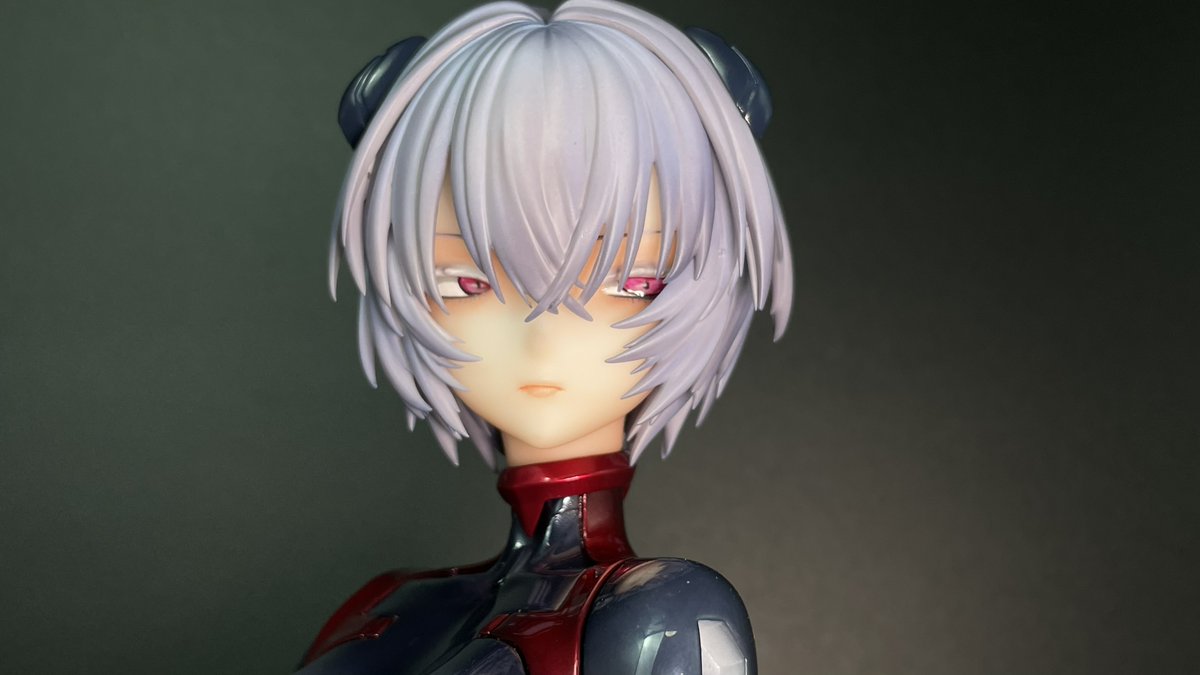 toto_armored's tweet photo. 【TOTO MODEL: Process Log】
 綾波レイ (PussRoda @kancolle0309 )
プラグスーツにマゼンタ寄りのレッド、 およびターコイズ寄りのグリーンをクリアカラーにて追加。  
仮組にて、黒波らしい冷徹な佇まい、色彩のバランスを検証。
 #エヴァンゲリオン #ガレージキット #TOTOMODEL https://t.co/C5a4qglJPi