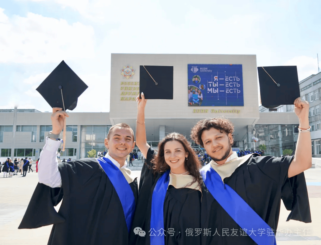VicenteDor5rr3's tweet photo. Finally, caps off and diplomas in hand—goodbyes to these campus halls that held our most chaotic, joyful college days. Grateful for every friend we grew with. https://t.co/Cw9QCPA5Tf