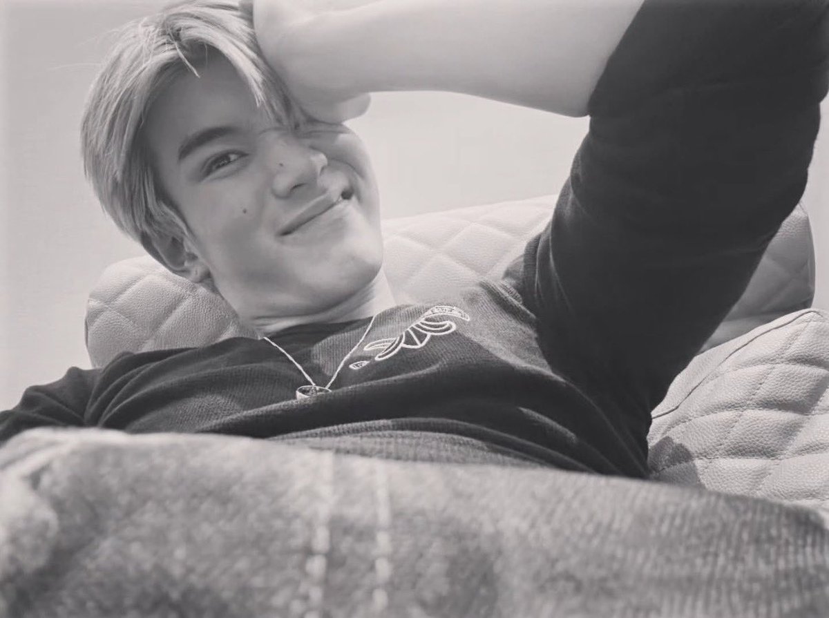 nattawhatt's tweet photo. WHY AM I ON HIS DIVK I MEAN IM NOT COMPLAINING BUT https://t.co/hlTrVkTL0u