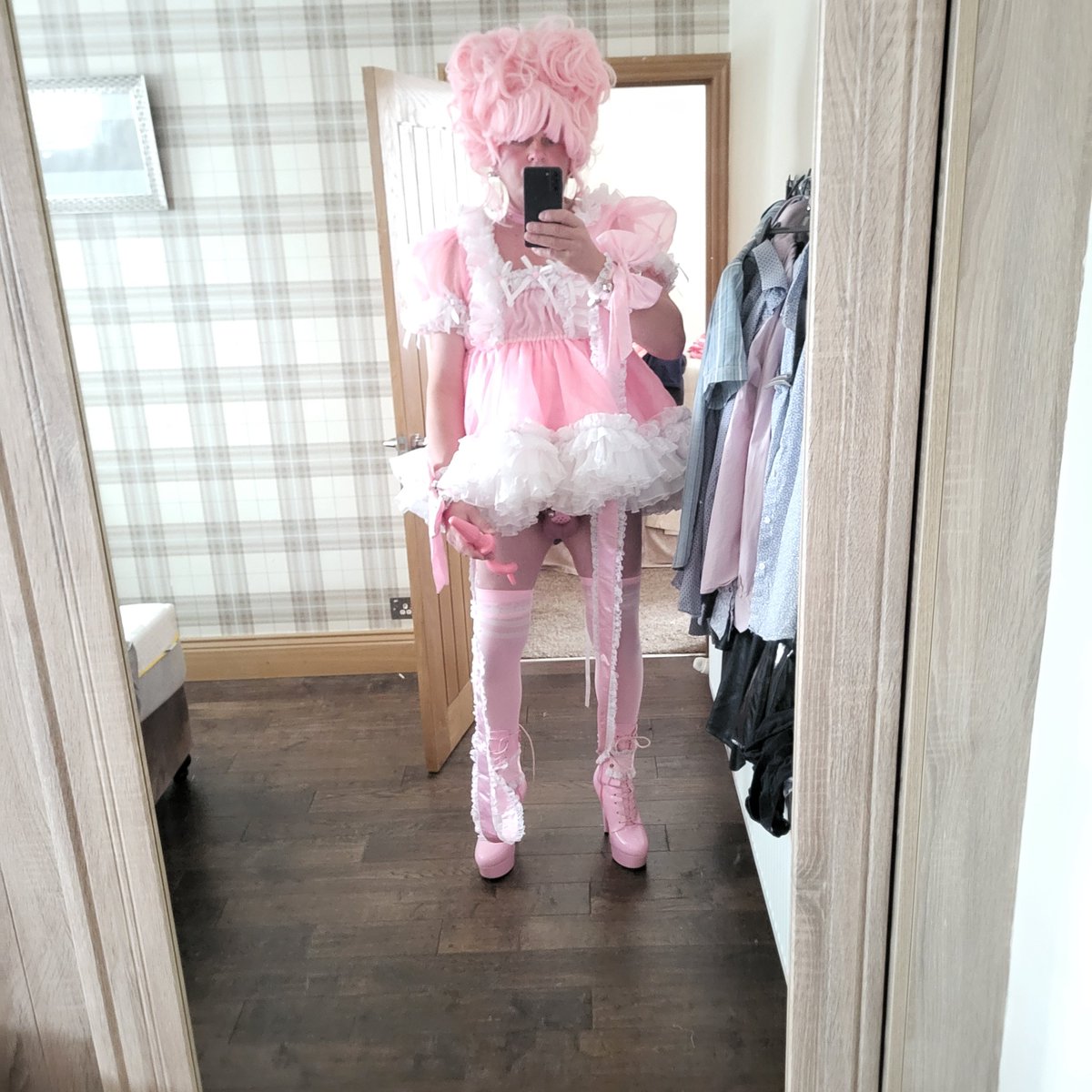 JadetheMaid1's tweet photo. Today little jingle bell accompanied 🔔 outfit 👗👠🔒😈🔔🔔🔔 https://t.co/QS3d0WYA9i