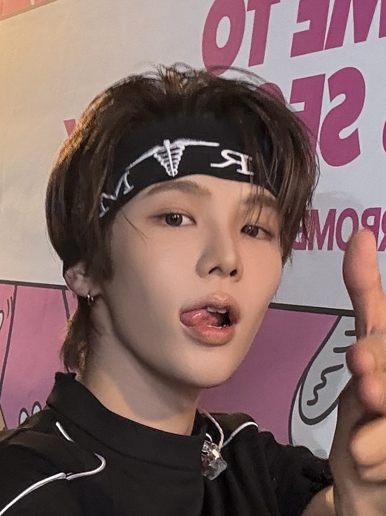annarisho's tweet photo. 얼굴이것뭐에요
개잘생김 https://t.co/xSiifeTeFz