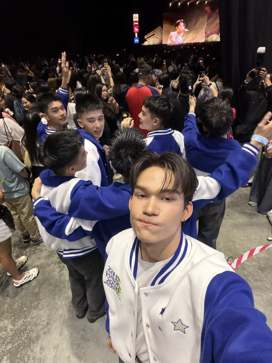 vinoyrn's tweet photo. 2+2+2+1=7 ก็มีแต่คนมีคู่เนาะ เราก็อยู่เหงาๆของเรา😔😔อยู่แบบเจ้าชู้งี้ต่อไป อะแหร่ไม่ช่ายๆๆ😛😛 https://t.co/7q7mRolILm