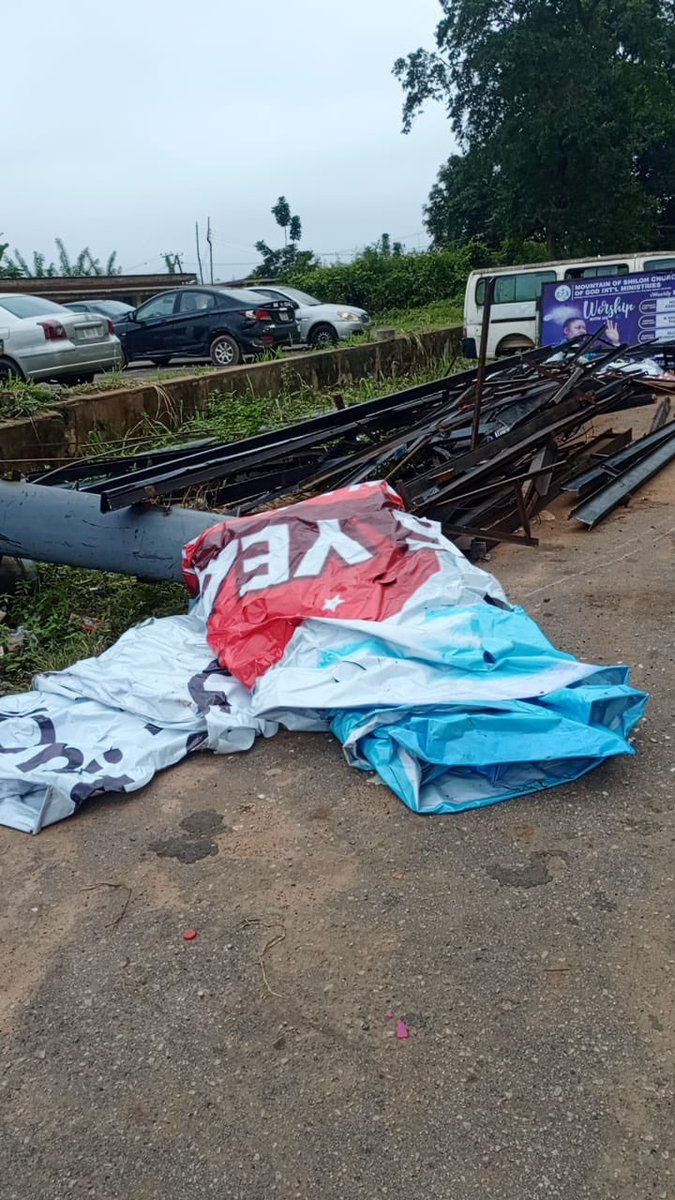 Thepentane_'s tweet photo. This is an evil and highly unfair act. Not everybody will bring politics into their business. 🤧🤧

We are currently running a one-year advertisement for a solar company on our billboard. In the middle of the night, officials of the Oyo State Signage and Advertisement Agency (OYSSAA) came and cut down our board just because we refused to display an APM banner on it. 

This action was carried out by Mr. Olabode Ajetunmobi, a consultant to the agency.

This administration is known for fairness. Not everyone can or should support a particular political party, some of us just want to run our businesses and put food on our tables.

We are appealing to the Oyo State Government to urgently investigate and address this injustice perpetrated by the Oyo State Signage and Advertisement Agency (OYSSAA).

@seyimakinde @oyostategovt @FeedbackOYSG