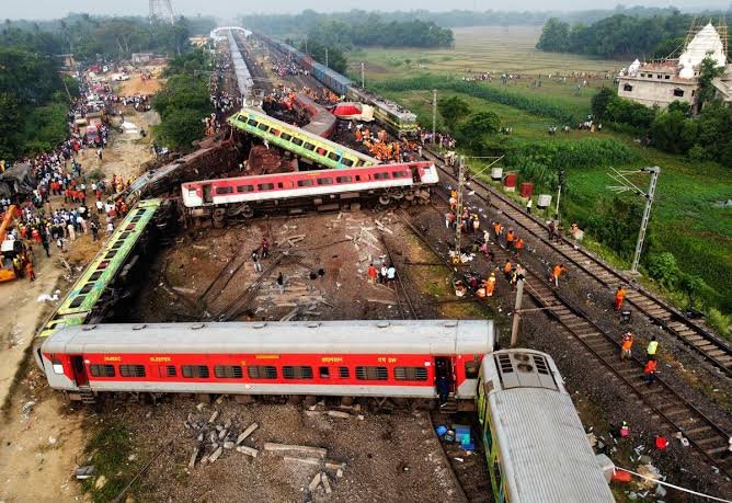 dudeitsokay's tweet photo. this guy was almost finished after odisha rail incident but instead of resigning he came up with kavach system, on the top of that gave us high speed rails like tejas, vande bharat, bullet train is already on its way, bro is a case study of generational comeback. https://t.co/4RSkkfObap