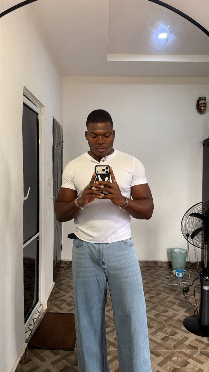 shredwithQpid's tweet photo. Train to look good with or without clothes https://t.co/mZNqNKMN3l