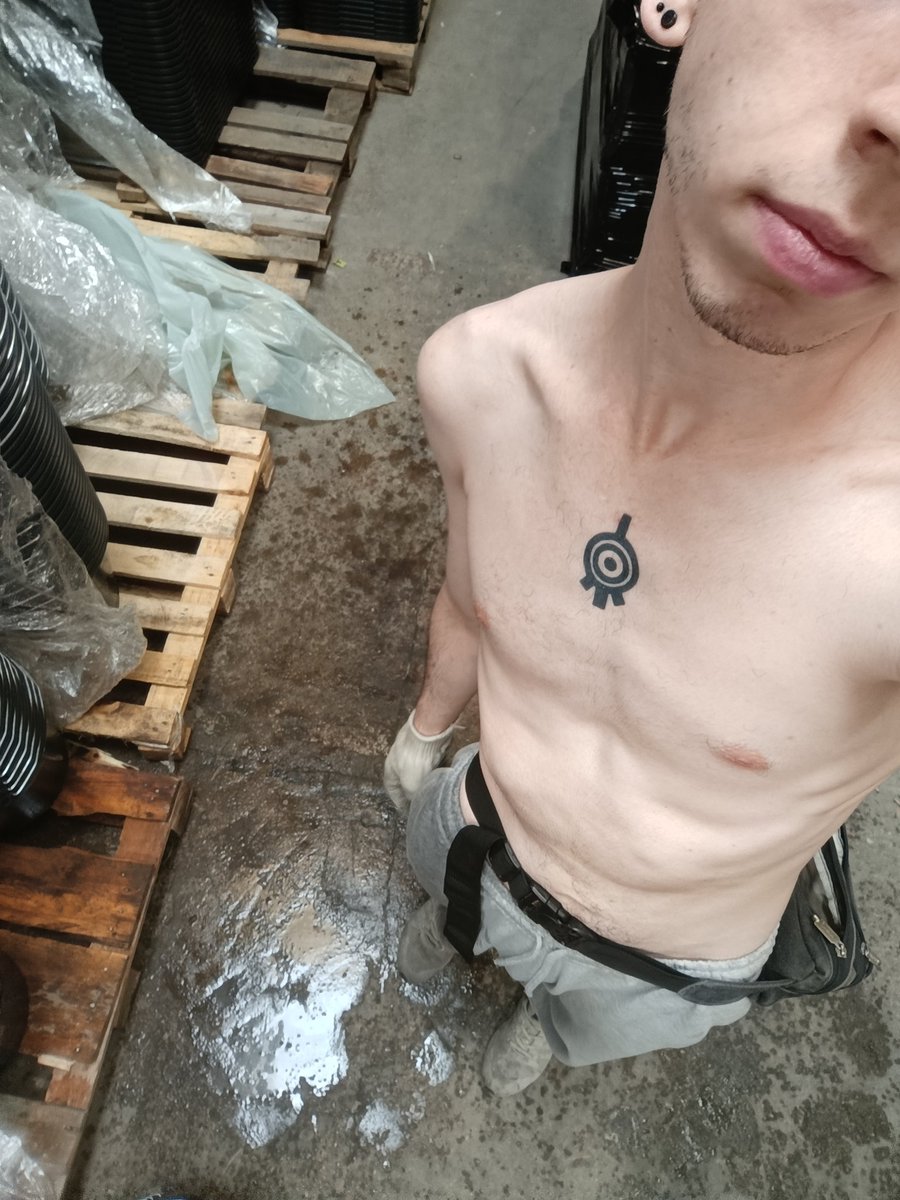 b1polyar04ka's tweet photo. Незапланований #хтивийпонеділок на роботі 🪣💦

Води в цьому відрі не повинно було бути.... https://t.co/Ahw3vgYpGr