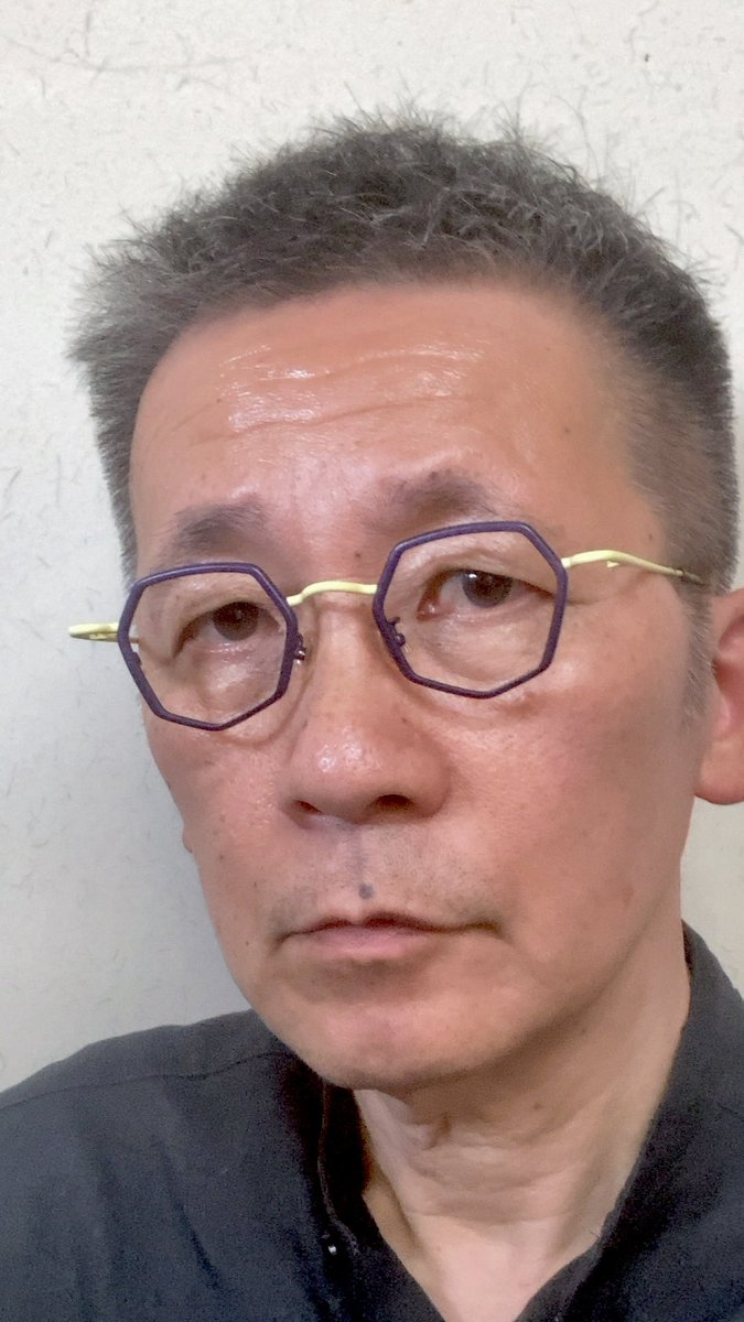HMomojiro's tweet photo. 今まであろそうでなかったこのカラー
今回数作品で展開

VioRou 『Rachel』¥43,000

前にもあった七角形だが
今回はよりポップで
かわいいヴィオルーが帰ってきたね

渋い顔にも意外にいけるぞ

#viorou  

あれ？
最近陽に焼けたな https://t.co/A8Jnvk8pKc