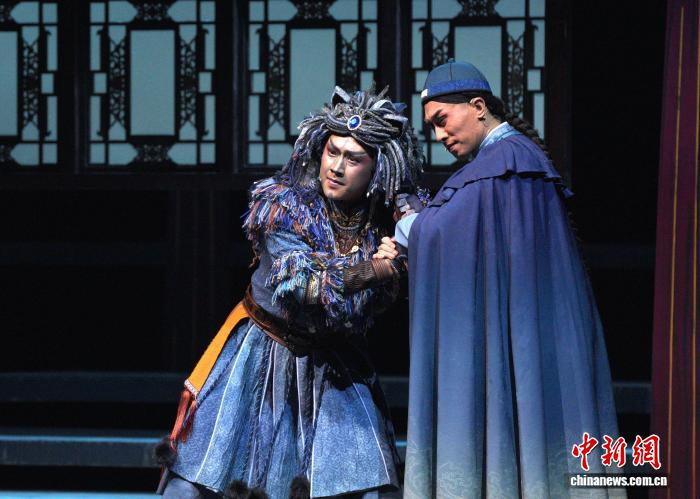 TibetNews11's tweet photo. Alla scoperta del dramma #epico "Lord Zhang in Tibet": l'opera tibetana e quella cantonese, due importanti patrimoni culturali immateriali, condividono il palcoscenico per la prima volta per raccontare la storia dell'integrazione dei popoli Han e tibetano. https://t.co/I6IIq9W7AM