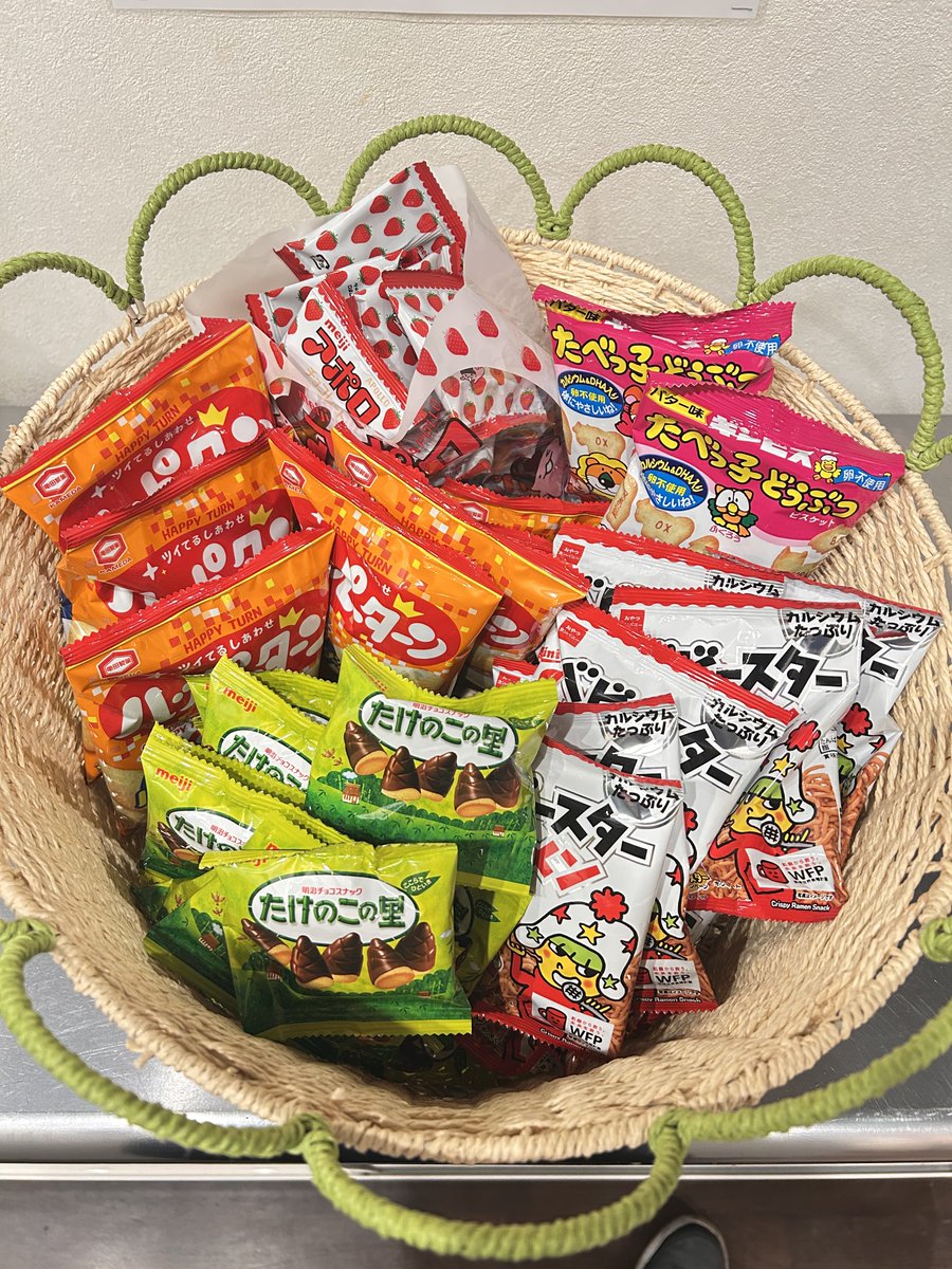 tonomaruya_11's tweet photo. こんにちは、との丸家山形店です、本日は月末近くの定休日の恒例〚定期清掃〛を昼からしておりました。

⚡️普段より綺麗に、スタッフ4人でセッセとやっておりました。

🌈またお子様に差し上げていますお菓子🍬🍭🍫を買ってきましたのでまた来た際にもらってね😊

そして夜はスタッフに焼肉🍖を。 https://t.co/7Lj9oW6q5c