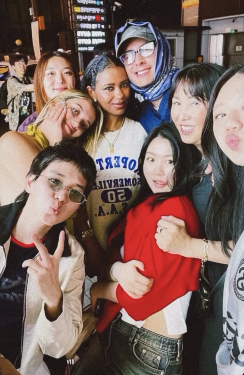hudsonwupdates's tweet photo. New photo of Hudson Williams with his team and family out and about in Seoul!🫰

(via s.enaan) https://t.co/eIC1klcveq