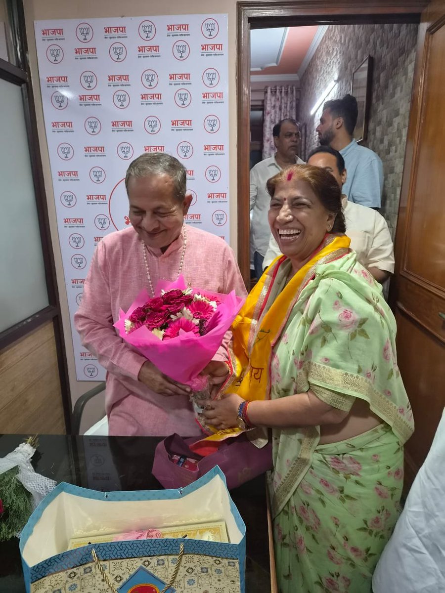 BimlaSolanki's tweet photo. आज भारतीय जनता पार्टी के पश्चिम क्षेत्र के आदरणीय अध्यक्ष श्री नवाब सिंह नागर जी से आत्मीय भेंट कर उनका मार्गदर्शन एवं आशीर्वाद प्राप्त करने का सौभाग्य मिला। https://t.co/OJbvo6ZiTc