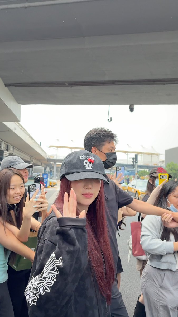 Jennnn1ferr's tweet photo. 260727 PEK #MEOVV #미야오 #ミヤオ #NARIN #나린 #ナリン @MEOVV_talk https://t.co/YBrWx0UGAD