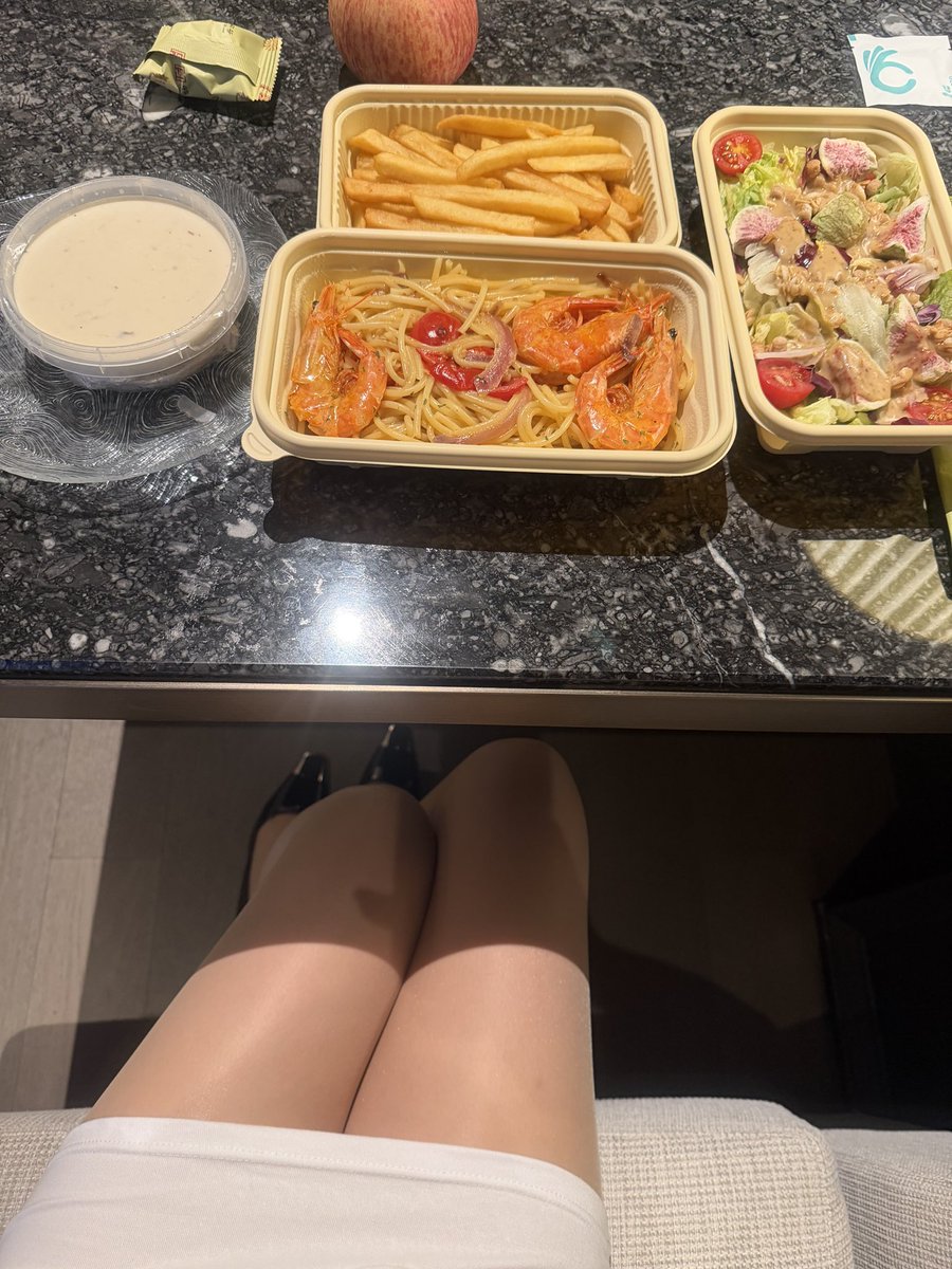 man_su62330's tweet photo. 广州天河｜美食就位，悠闲时刻

#定制黄金课 #强制黄金，#厕奴 https://t.co/VuEDlupxll