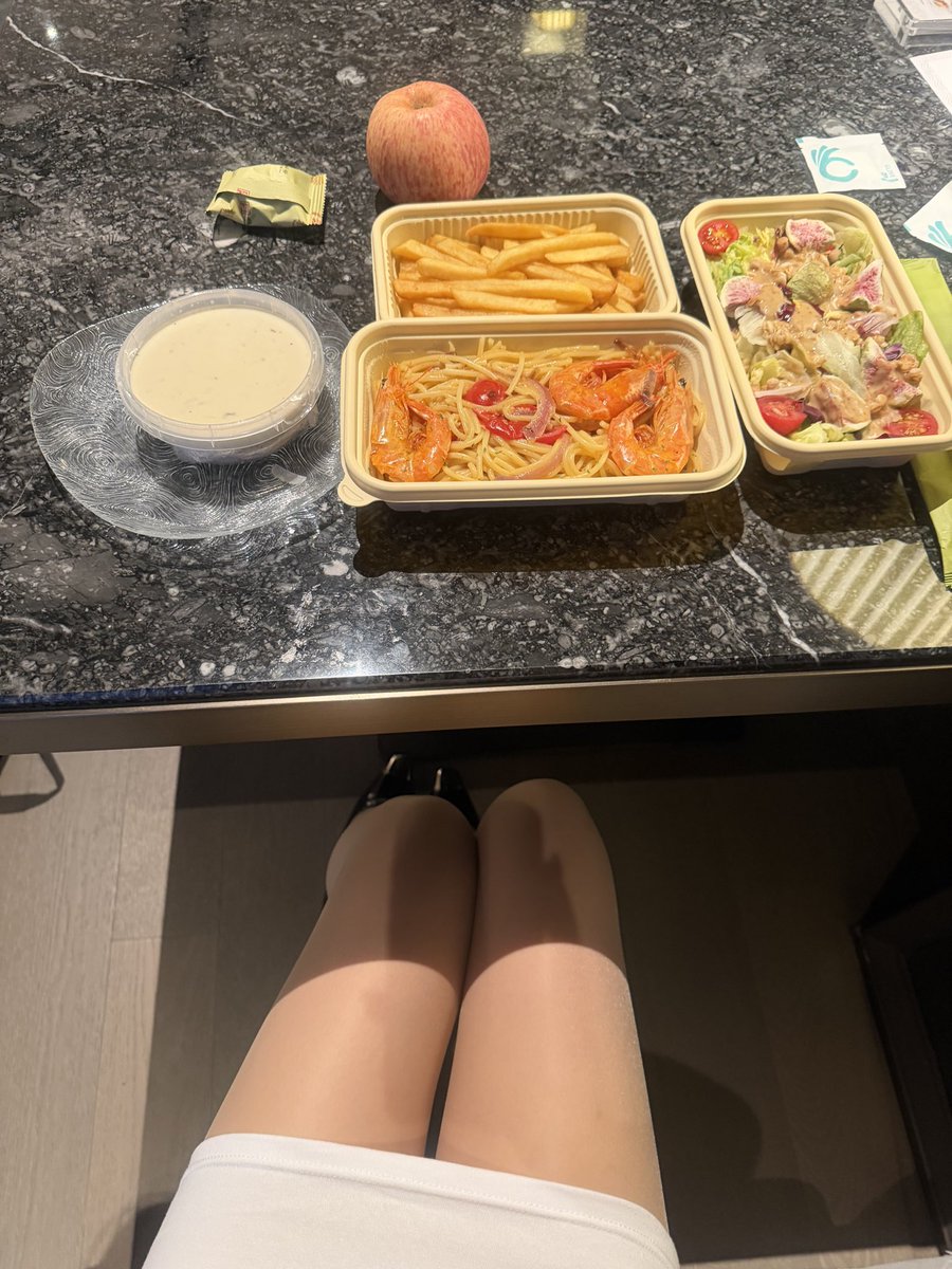 man_su62330's tweet photo. 广州天河｜美食就位，悠闲时刻

#定制黄金课 #强制黄金，#厕奴 https://t.co/VuEDlupxll