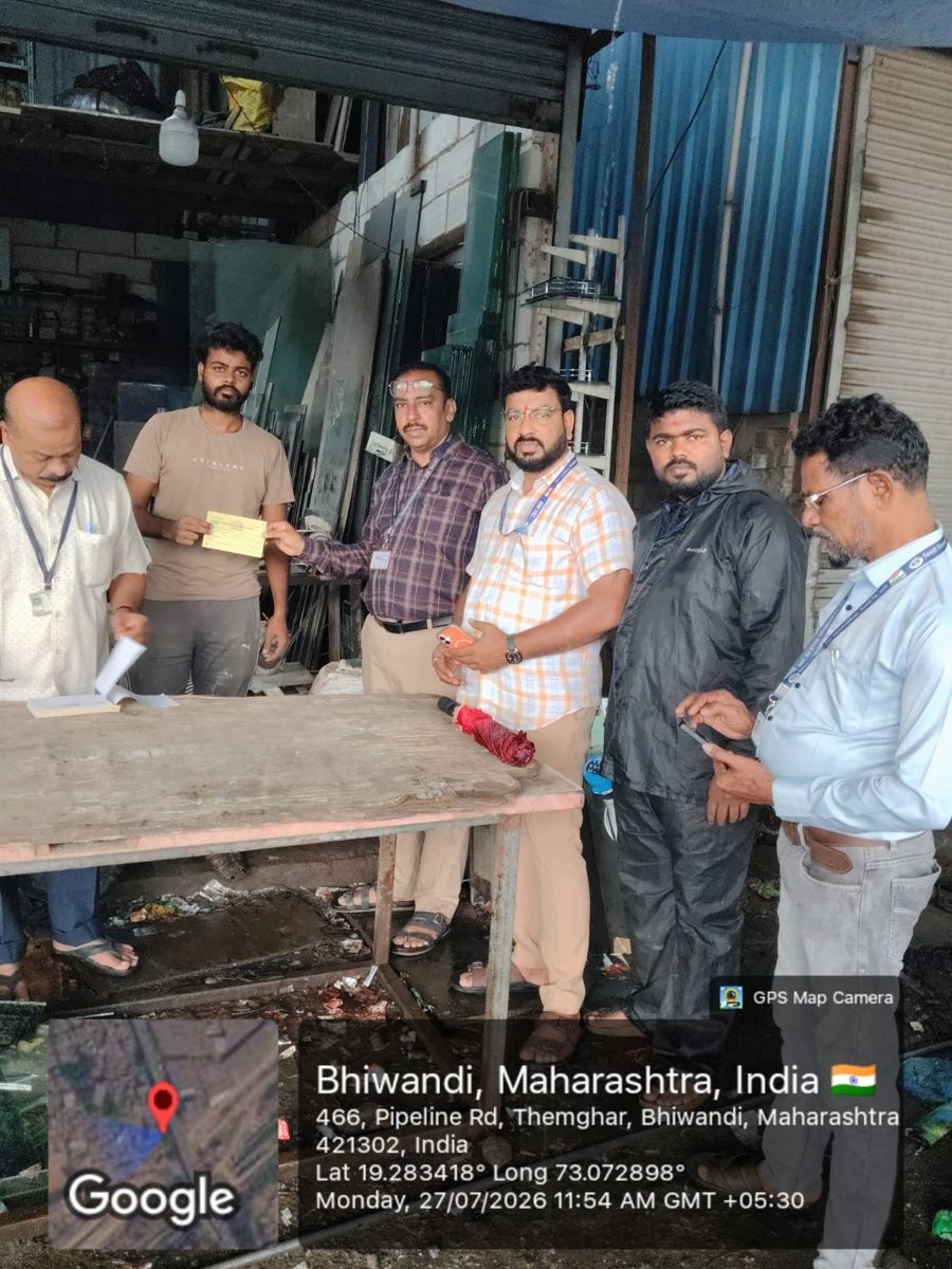 bncmcbhiwandi's tweet photo. भिवंडी निजामपूर शहर महानगरपालिका अंतर्गत वॉर्ड क्र. 15 मध्ये पानपट्टी व्यावसायिकाविरुद्ध कचरा सार्वजनिक ठिकाणी फेकणे तसेच कचरा साठविण्यासाठी आवश्यक कचरापेटी न ठेवणे या कारणांमुळे दंडात्मक कारवाई करण्यात आली.

#bncmc #bncmcwork https://t.co/enBzite3Ao