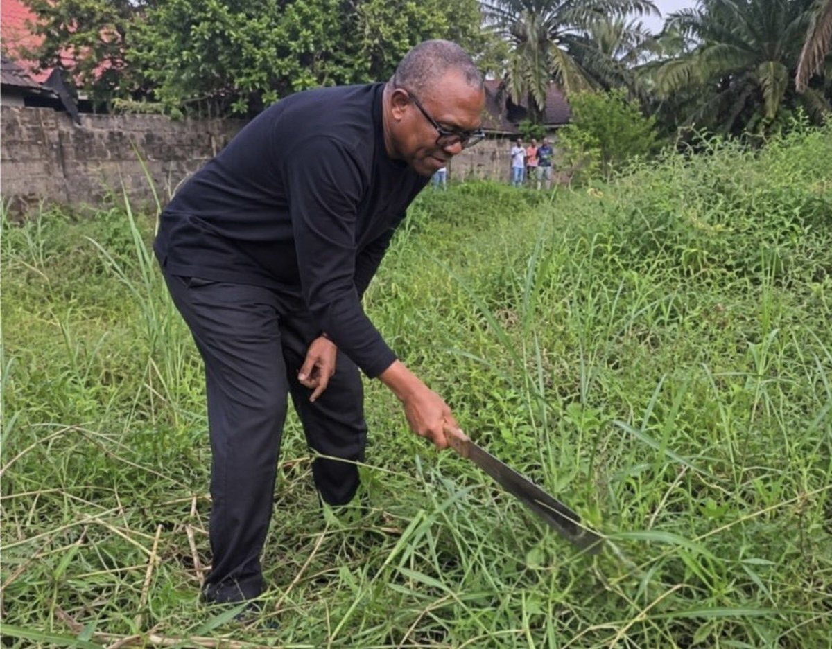 HighChiefOkoro's tweet photo. Did you build schools as a Governor?

I built more than schools, I was cutting grass.

Evidence: Peter Obi The Grass-cutter. https://t.co/Le7MGzqqRy