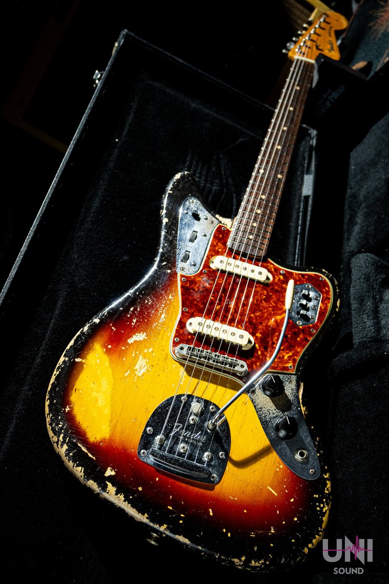 UnisoundY's tweet photo. ／
8/2(日)22:15発売開始‼️
Fender Jaguar / 1963
＼

Fender Jaguarヴィンテージ入荷！フェンダー最高級機として誕生した初期ジャガー。チューンOマチック化された“グランジ改造”が施され、カート・コバーンを彷彿とさせる唯一無二のオーラを放つ一本。
https://t.co/yL3bINdCCR
#FenderJaguar https://t.co/j4NBuhkd9T