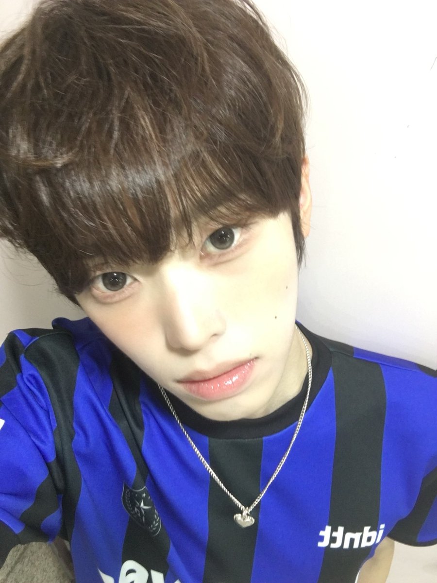 id19fann's tweet photo. 아이덴티티에 존예찌라는 멤버있음 https://t.co/ARAeodr1lX
