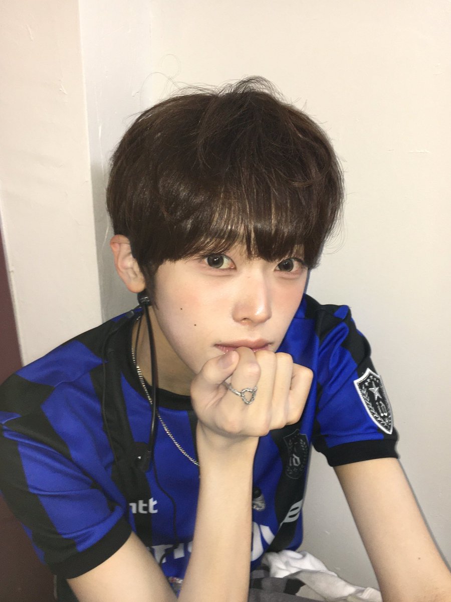 id19fann's tweet photo. 아이덴티티에 존예찌라는 멤버있음 https://t.co/ARAeodr1lX