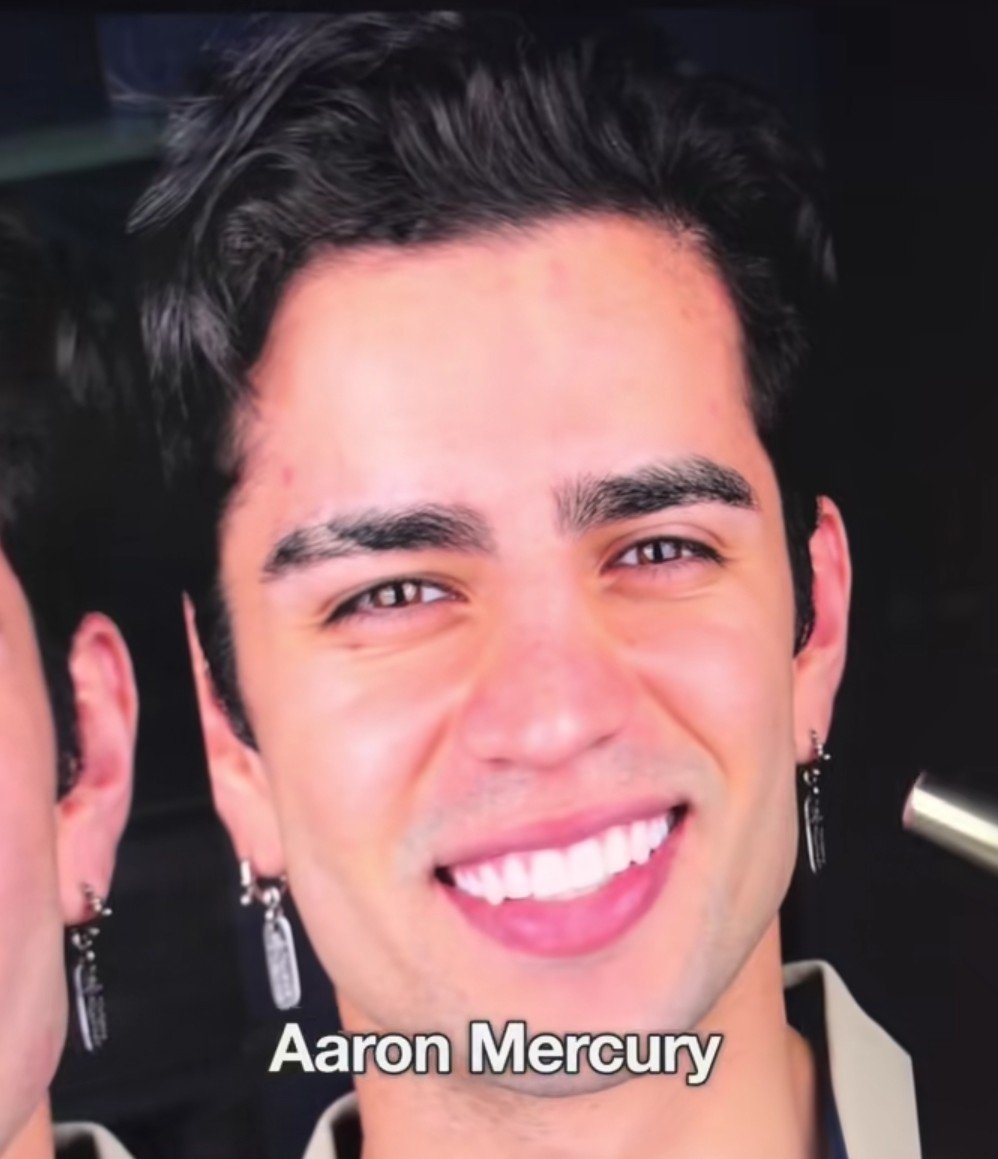 cerezoxox's tweet photo. @HercuyTez54650 @jay_stwo falso = los dientes de aaron miercury 😭 https://t.co/Z0zcYeaPcM