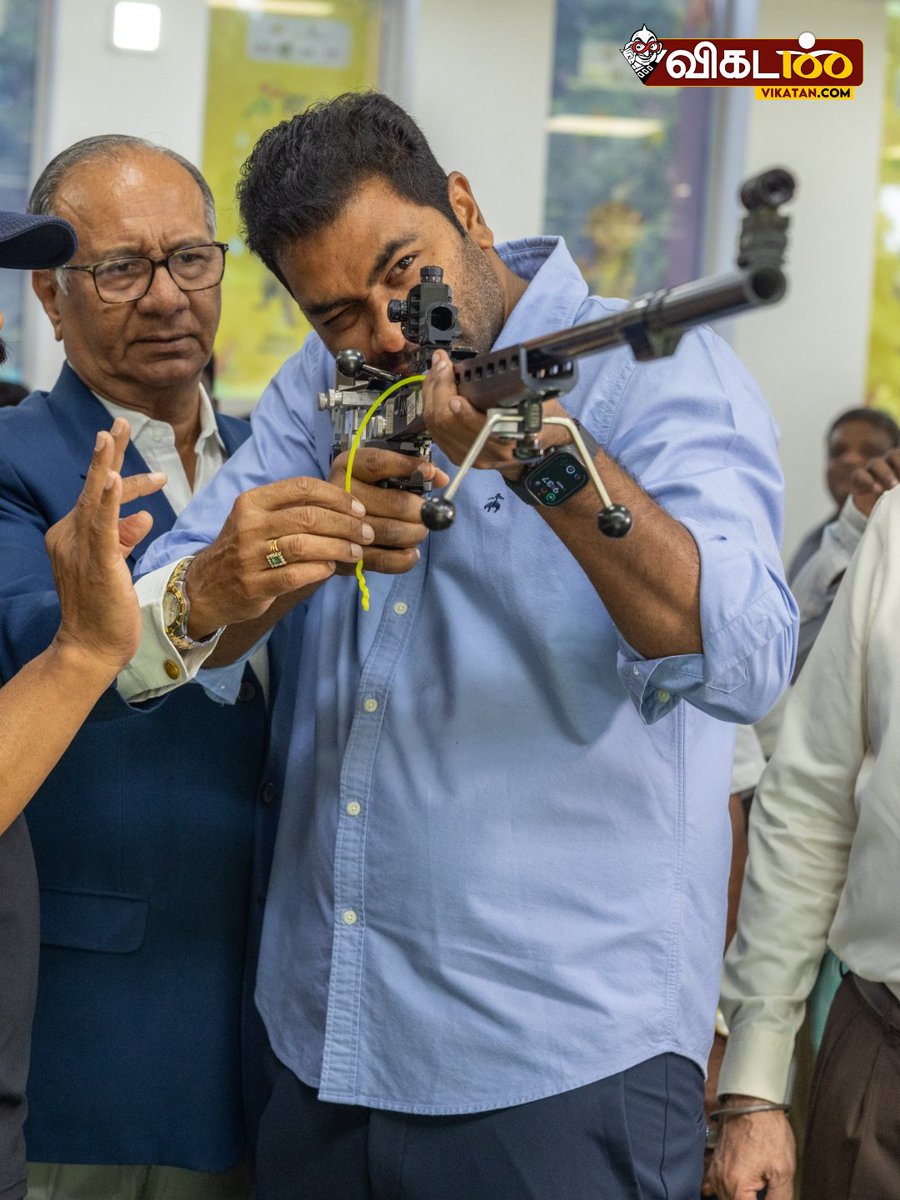 vikatan's tweet photo. சென்னை வேளச்சேரி குருநானக் கல்லூரியில் நடைபெற்ற 51-வது மாநில துப்பாக்கி சுடுதல் சாம்பியன்ஷிப் போட்டியை விளையாட்டுத்துறை அமைச்சர் ஆதவ் அர்ஜுனா மற்றும் சென்னை காவல் ஆணையர் அமல்ராஜ் தொடங்கி வைத்தனர்.

#AadhavArjuna | #TNGovt | #Shooting https://t.co/yf1HNjxi47