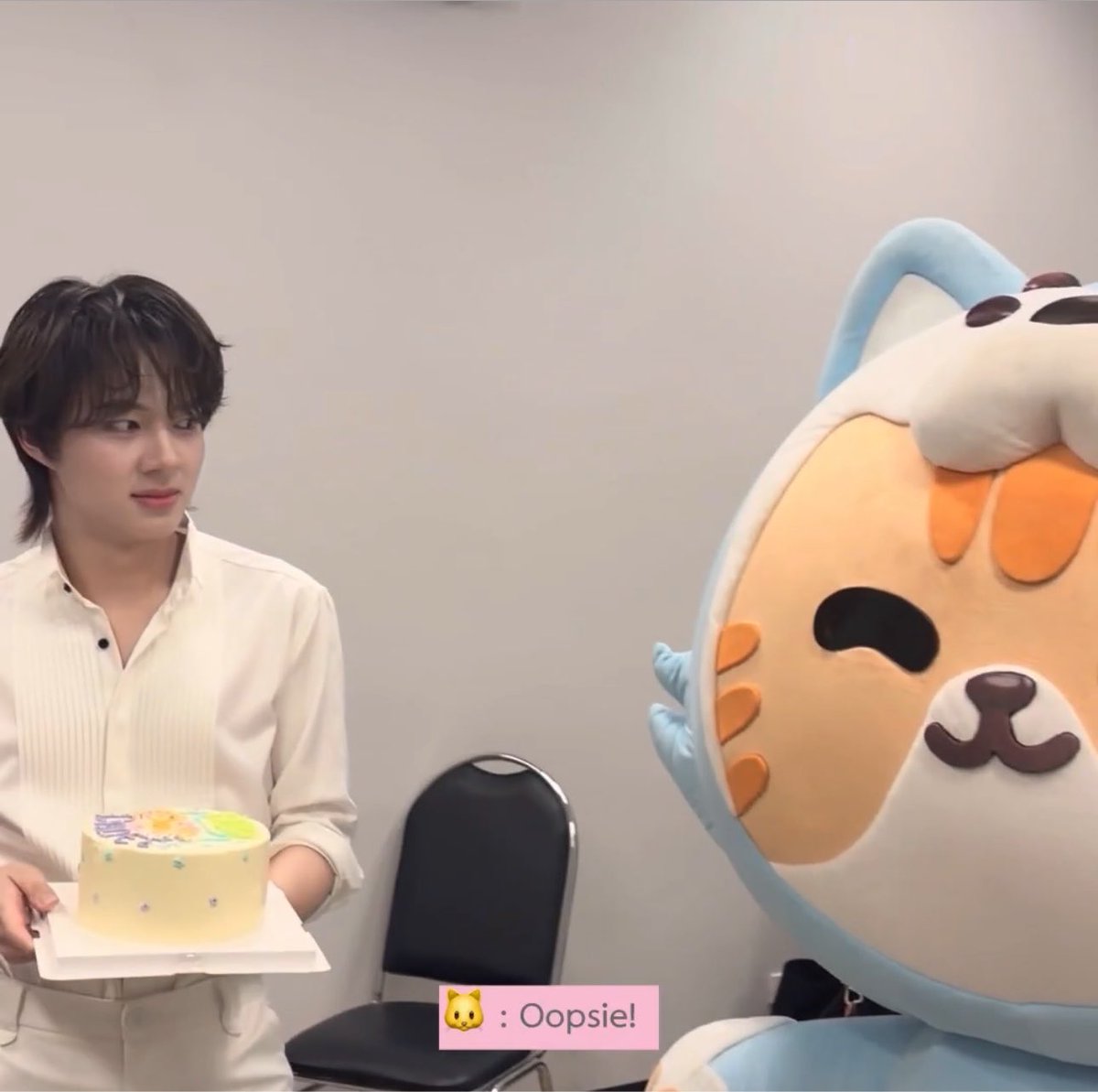 lilpppeach's tweet photo. ไม่ชอบคนเรอจิงๆ ขนาดไอตัวฟ้าน้าส้มชียังหนี55555555555555555 https://t.co/7XCFcr3Hqs