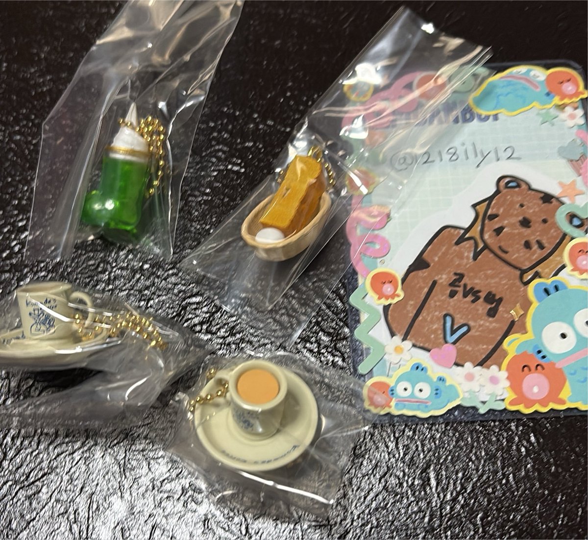 1218ily12's tweet photo. コメダ珈琲店マスコット&amp;シロノワール風味チョコボール 交換

譲:）6.カフェオーレ2個
4.クリームソーダ
5.モーニング
求:）7.カツパン
1.コメダブレンド

パンの部分に熱接着みたいなのがくっついたのか陥没してます。
郵送での交換希望
お気軽にお声がけください https://t.co/QOf0I84hae