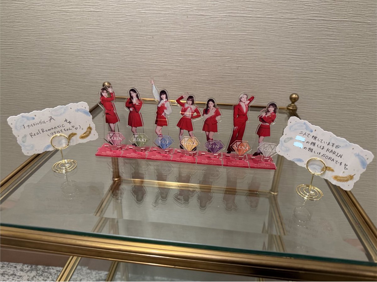 morega050's tweet photo. 結婚式終わりました〜♪
式場にアクスタ飾ったり、BGMでBloomingやスパハニを流したり、とっても楽しい式になりました！！
メンバーやRoseicの皆さんにも沢山お祝いいただきとっても幸せです！
これからも推し活楽しみます！！

#RealRomantic
#リアロマ
#田邊果凜
#KARIN https://t.co/OOUTDqwaz7