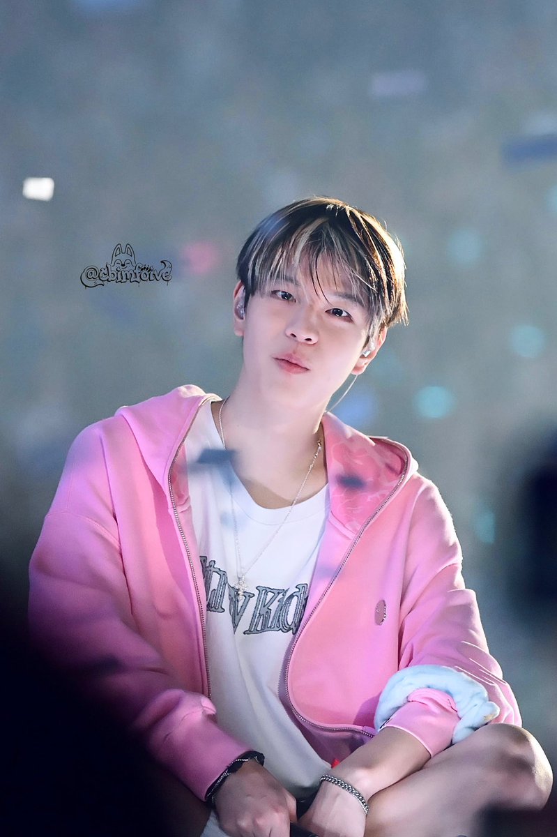 bvmbIebri's tweet photo. he is so puppy in this look at his curious puppy head tilt 😭😭😭😭😭😭 https://t.co/3qVbTvfCEO