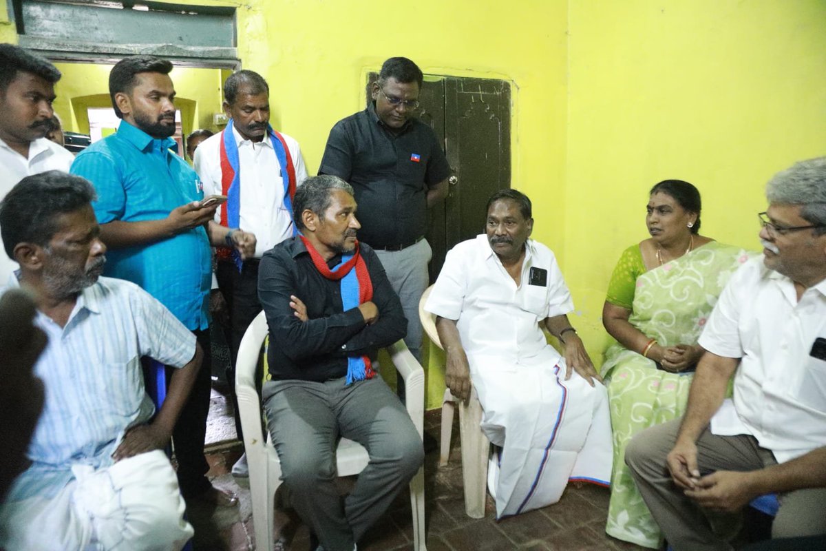 VanniTamizhVCK's tweet photo. சாதி ஆணவப்படுகொலை செய்யப்பட்ட தம்பி கவின் செல்வகணேஷ் அவர்களின் முதலாம் ஆண்டு நினைவேந்தல் நிகழ்வு, தூத்துக்குடி மாவட்டம் - ஆறுமுகமங்கலம் கிராமத்தில் இன்று (27.07.26) அவரது குடும்பத்தினரால் ஒருங்கிணைக்கப்பட்டது. இந்நிகழ்வில் விடுதலைச் சிறுத்தைகள் கட்சியின் சார்பில் பங்கேற்று அவரது குடும்பத்தினருடன் இணைந்து தம்பி கவினுக்கு வீரவணக்கம் செலுத்தினோம்.