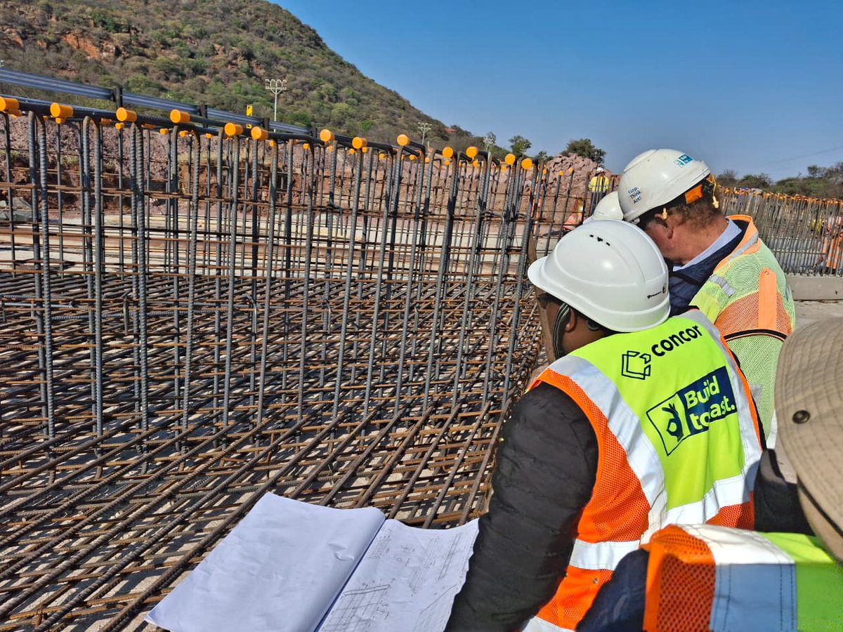 ConcorConstruct's tweet photo. Creating Safer, Smarter Transport Networks

Progress continues on the R101 Section 8 upgrade between Bela-Bela and Modimolle. The 26.8 km project is improving road safety, boosting traffic capacity, and enhancing this key transport corridor.

#Concor #BuildingTheFuture https://t.co/NBqWUAC0yq