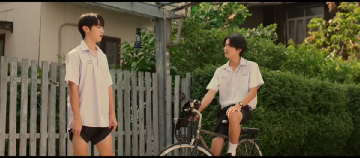 Nlertratkosumm's tweet photo. sumpah salfok bgt liat ko neung pas scene ini, kek KENAPA DIANGKAT GITU DIK CELANANYAAA EKJSIWKSKKSKS TINGKAH BOKEM BANGETT DENIAL MINTA MAAF JADI GELAGAPAN GITUUU WKWKWKWKWKWKWK 

#WhenOrangesFall https://t.co/DqmkdjW4X3