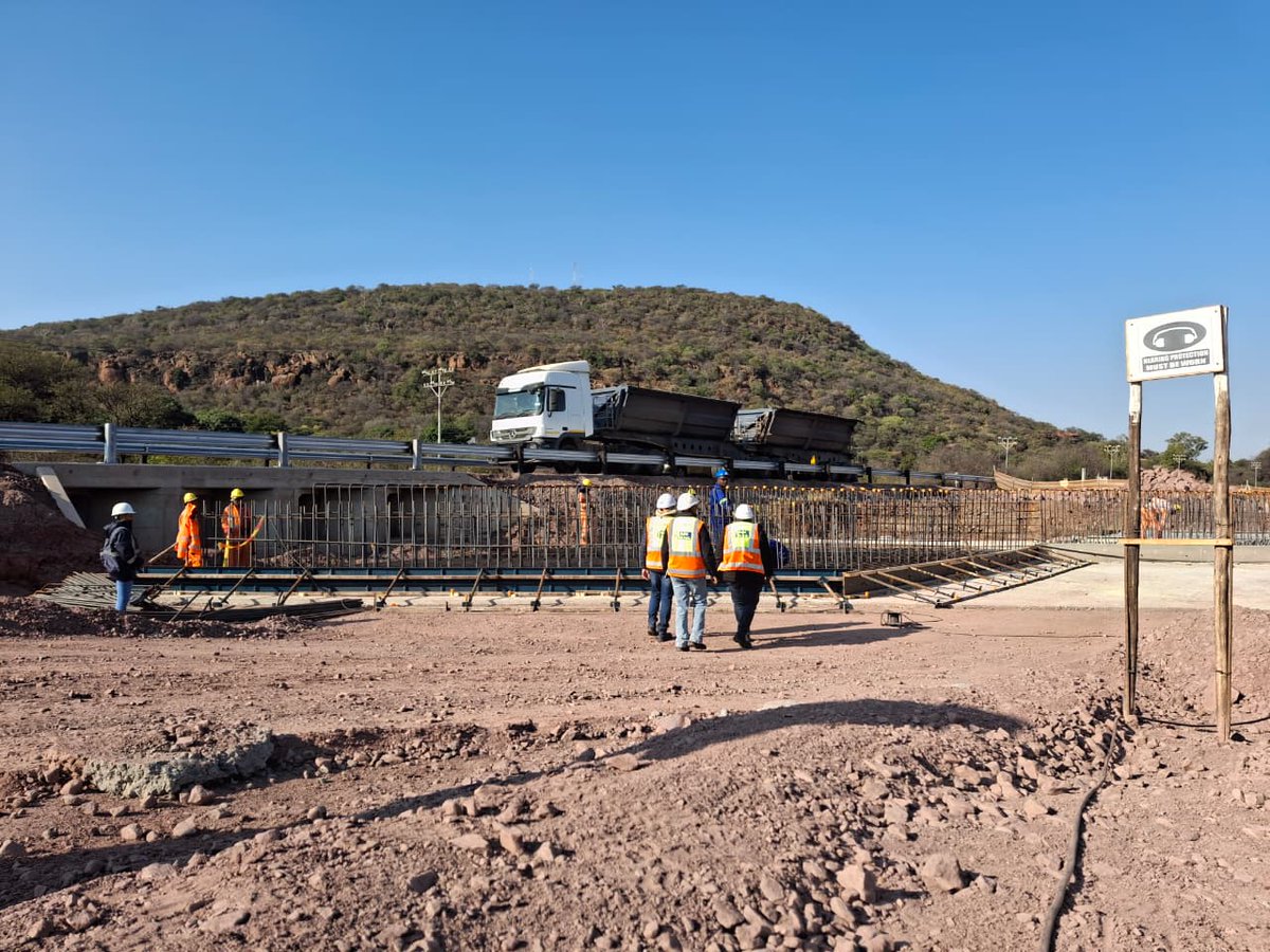 ConcorConstruct's tweet photo. Creating Safer, Smarter Transport Networks

Progress continues on the R101 Section 8 upgrade between Bela-Bela and Modimolle. The 26.8 km project is improving road safety, boosting traffic capacity, and enhancing this key transport corridor.

#Concor #BuildingTheFuture https://t.co/NBqWUAC0yq
