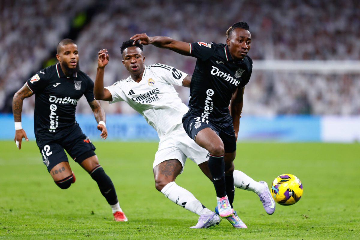 _UTDBlak's tweet photo. 🚨 Yan, making your professional debut against Real Madrid and coming up against Vinícius Junior.  What was that experience like?

🗣️: It was surreal. Growing up, you watch players like Vinícius on television, then suddenly you’re standing across from him in your first professional match. There were definitely nerves before kickoff, but once the game started, I told myself to enjoy the moment and compete. That’s what football is all about.

🗣️: Facing Vinícius teaches you very quickly what the highest level looks like. His pace, his movement and his confidence make every duel a challenge. There were moments where he tested me, but I also learned a lot from playing against someone of his quality. It’s an experience I’ll never forget, and it has only motivated me to keep improving and prove I belong at this level.