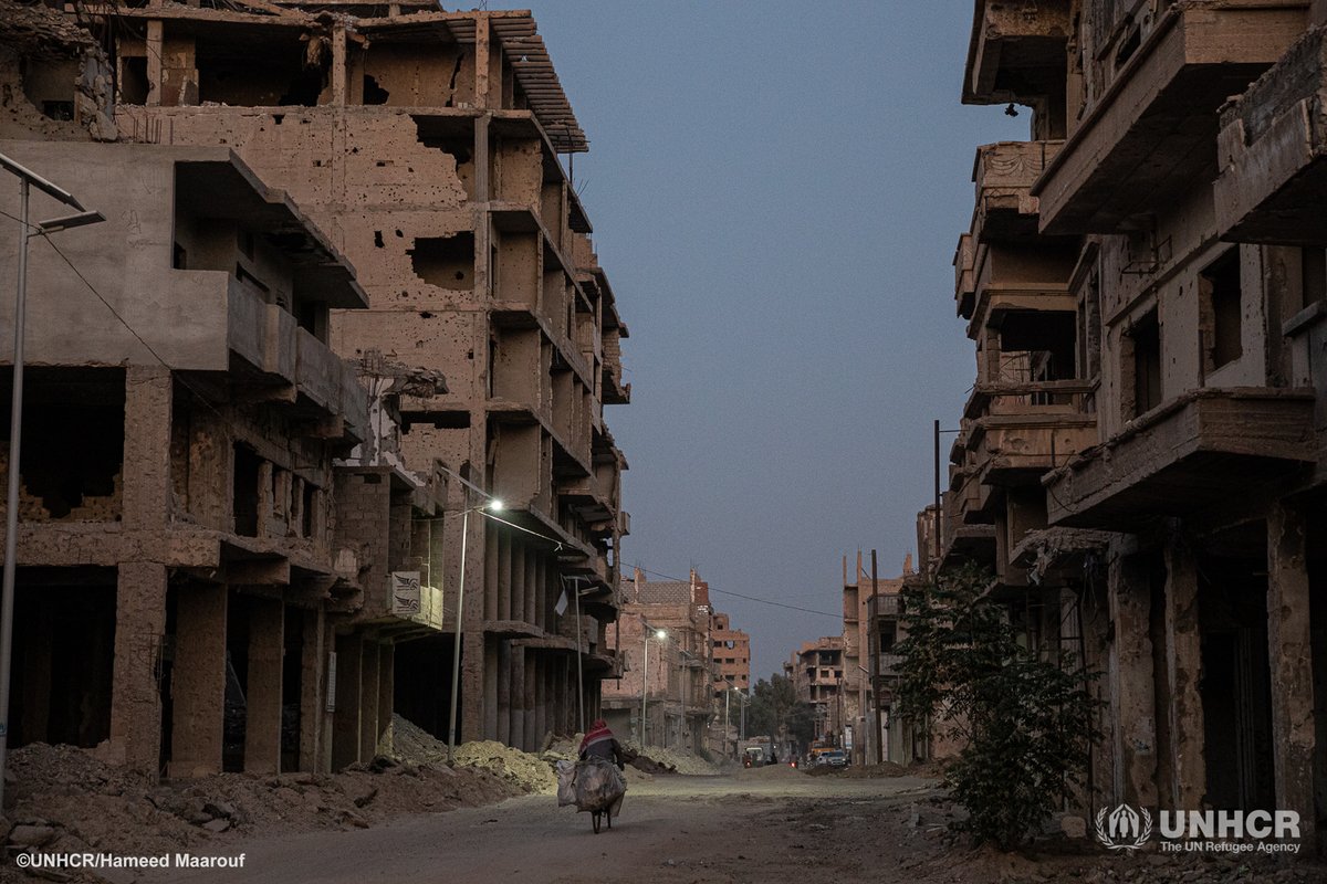 UNHCRinSYRIA's tweet photo. 💡 When the lights come on, a community comes alive.
In #Deir_ez_Zor, solar-powered lighting supported by UNHCR is helping families move around more safely and confidently after dark.
Sometimes, recovery begins with something as simple as a light turning on.
#UNHCR #SyriaIsHome https://t.co/176oyA9eDa