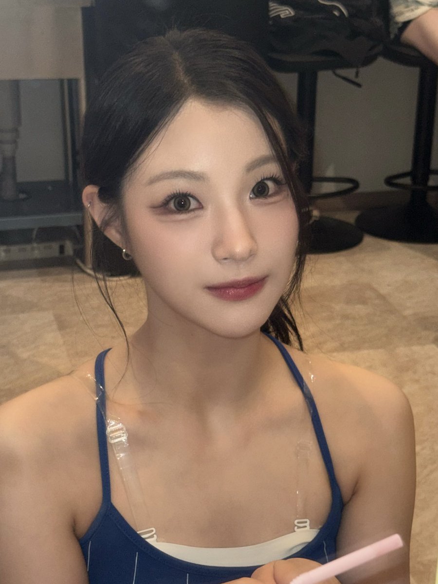 myyeju's tweet photo. 260627 🐰🫧

#아이칠린 #예주 https://t.co/pcc9sfFNr7