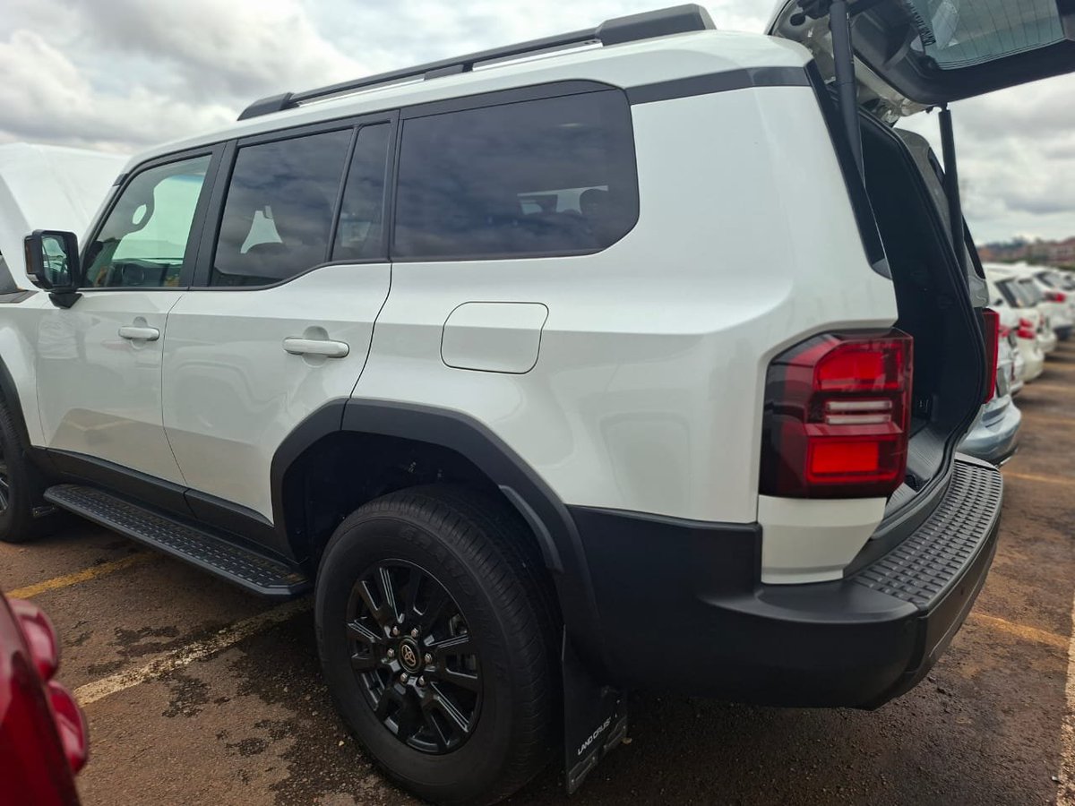 DokitaSharon's tweet photo. Hello, kindly like my post/repost, my client could be on your wall. 
Thank you. 💕 
WE IMPORT TOO
 0775721536/ 0701928170 or Call WhatsApp 
Landcruiser LC200 at 348m
Mercedes Benz GLE 4matic 400d 2018 model at 250m
Mitsubish Outlander 2017 model at 63m
Lexus RX450T at 150m
Toyota Fielder at 38m 2012 
Toyota Noah (2011-2012): 40-44.8M
Wish 2011-2012 model at 33-35m 
Rumion 2010-2012 model at 32-36.5m
Toyota Vanguard at 55-58.5m 2011-2012 model
Impreza 2012-2016 at 32.5-37m
Probox at 36-38m 2017 model
Subaru Outback 2011 36.5model, 2016 model at 49.5m 
Subaru Forester model 2011 at 39.5m ,2012 at 43.5m, 2014 at 47.5m, 2015 at 50m  2016 at 57.5m 
Passo sette at 31.5m
Toyota Alphard 2011-2012 model at 37m 
Nissan Xtrail (2011-2012 36-39m
Rangerover 2020 model at 260m diesel 3.0cc
Mitsubish Pajero at 73m
Toyota Hilux Automatic Transmission 4wd 2021 model at 180m
0775721536 / +256701928170