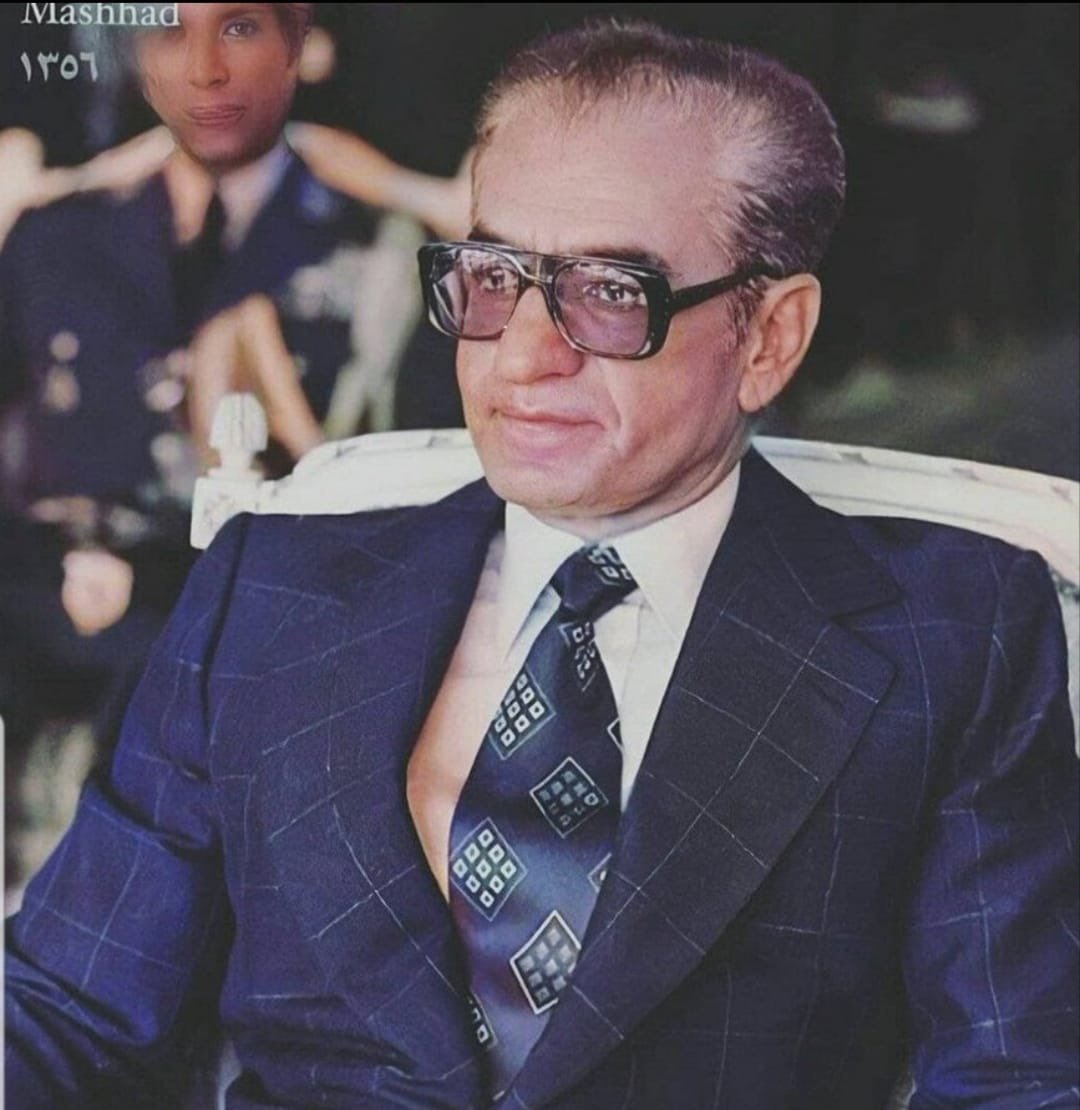 AminBehroozi2's tweet photo. خبرنگار: چرابه شمامیگویند((شاهنشاه))

چون هرایرانی یک 《شاه》 است
وَ من شاه شاهانم👑✌
این است پیوندشاه و ملت  #شاهنشاه_آریامهر_قدرت_ماندگار https://t.co/wiummCGgUl