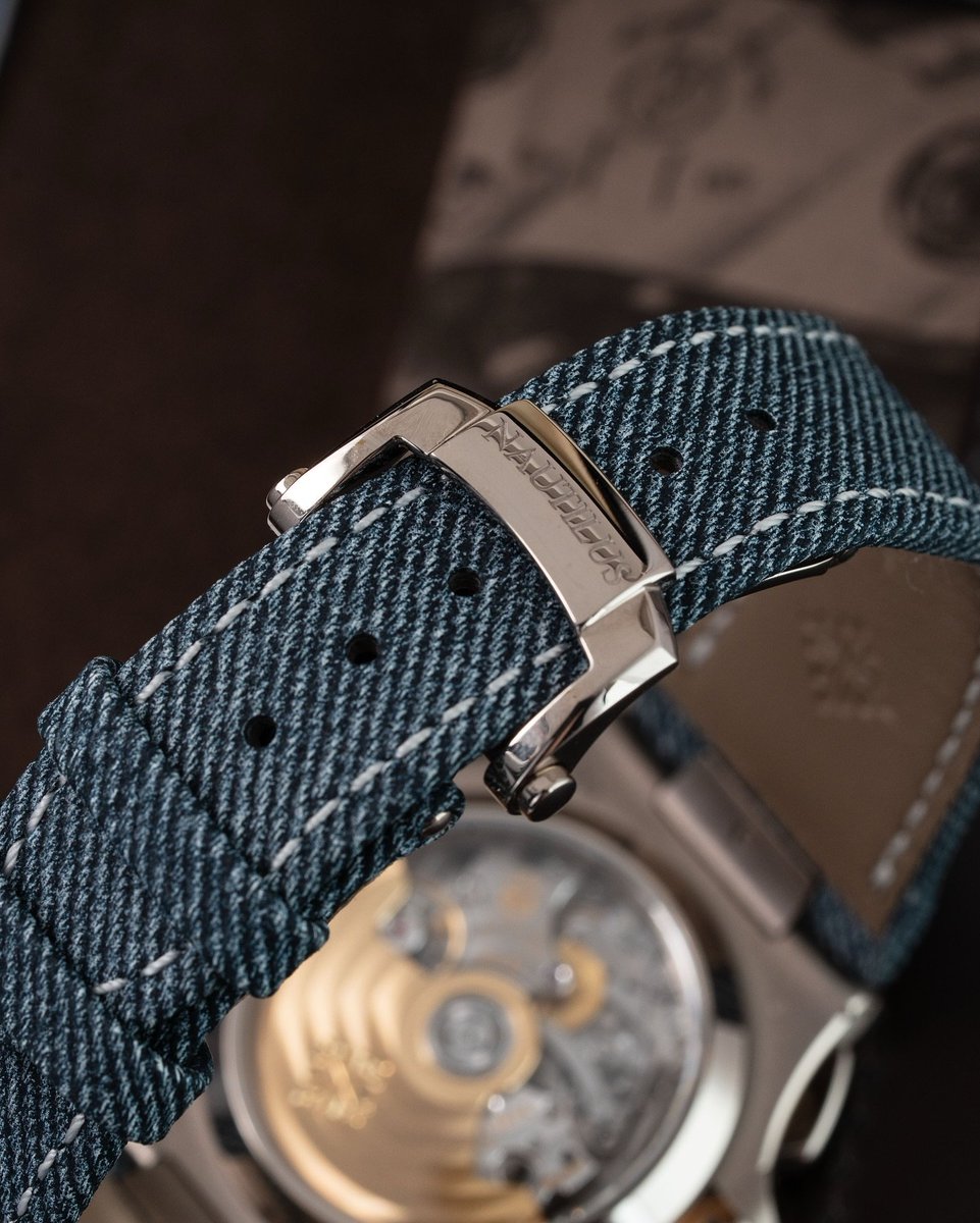 ManZonex's tweet photo. Patek Phillipe Nautilus Denim https://t.co/KyAXeuSEzO