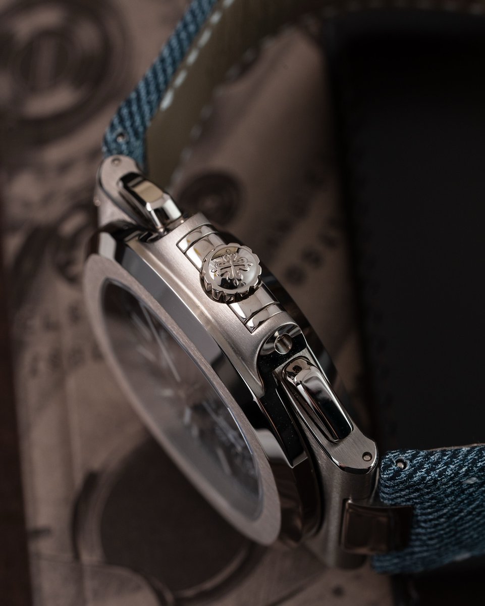 ManZonex's tweet photo. Patek Phillipe Nautilus Denim https://t.co/KyAXeuSEzO