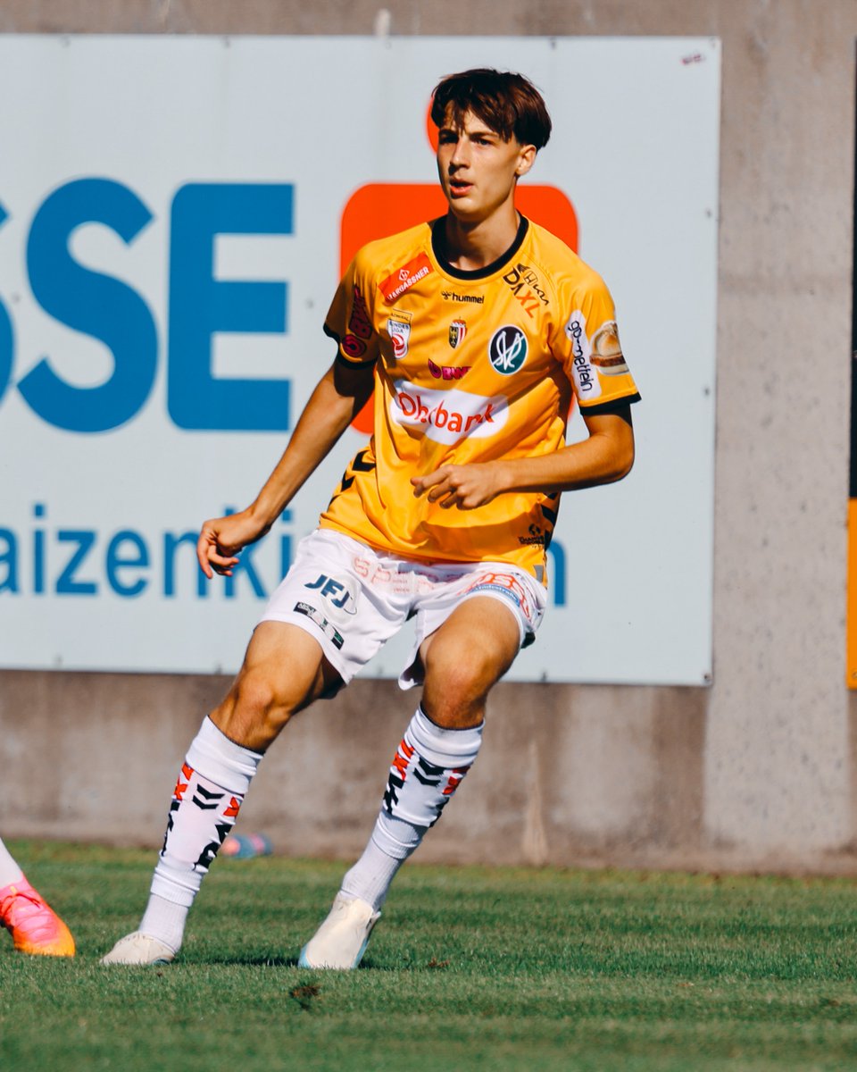 svried1912's tweet photo. HAPPY BIRTHDAY, Conrad #Scholl! 🎊
Unsere Nr. 72 feiert heute seinen 19. Geburtstag. 🍾🍰
#svried #seit1912 #desismeiverein https://t.co/ze3KUtguwn