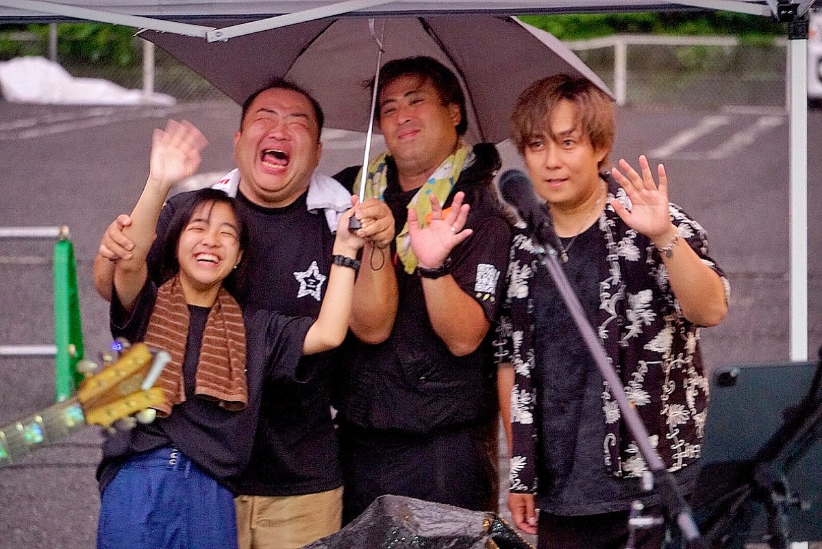 Kannak_0625's tweet photo. 2026.07.26お寺deマルシェ PRESENTS
#夏祭り 👘🎆 📍飯能 CAINZ &amp; Belc

雷雨でも急遽、テントをはって
続けてくれた運営さんに感謝🥺🤍

おかげで今までにない演出の
レアなライブをみれた☺️⛈️

最後には素敵な打ち上げ花火で
素敵な夏の思い出が増えた🎆

ありがとう🫶♥︎

#やまけい
#市原マサヒロ https://t.co/LuZhsqGh5q
