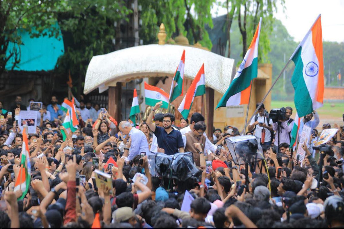 PatilRatneshSS's tweet photo. Respect where it's due. 🙌

When Mumbai students were being detained, @AUThackeray stepped in, joined the movement, and stood with us. He ensured legal help reached detained students and fought for their release.

A true ally when students needed one. Thank you. ❤️

- Ratnesh https://t.co/M5aFnNJvnc