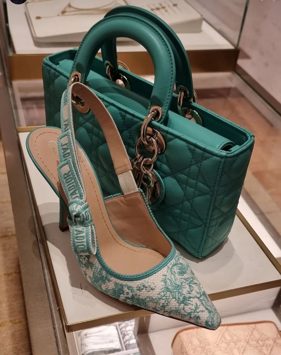 beautyvibes65's tweet photo. Dior or chanel https://t.co/CDfqOJPcv6