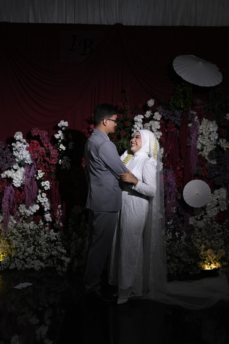 indzz's tweet photo. married pas lg lemu²nya akhire double chinku nongol di tiap foto https://t.co/xUtV6iqCgi